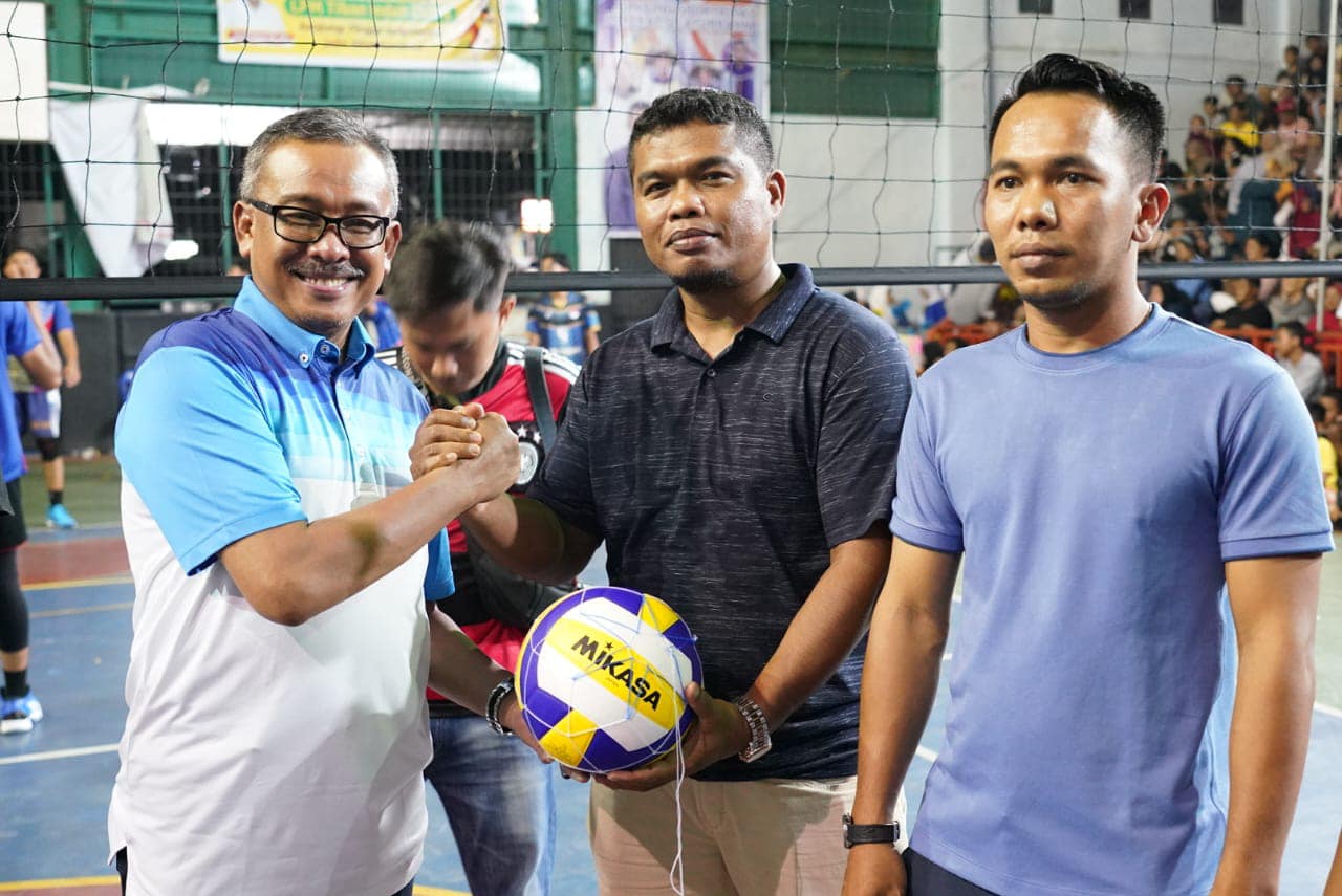 Wakili Wali Kota Rudi, Jefridin Tutup Secara Resmi Turnamen Bola Volly LPM Cup II 2023